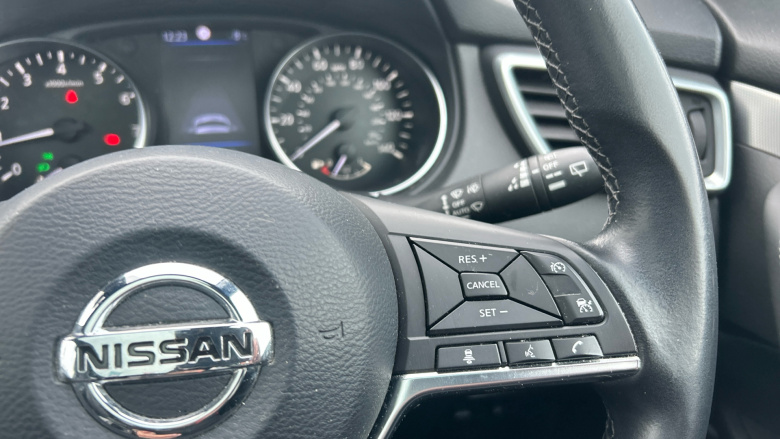 Nissan Qashqai 1.3 DiG-T 160 Tekna+ 5dr Petrol Hatchback